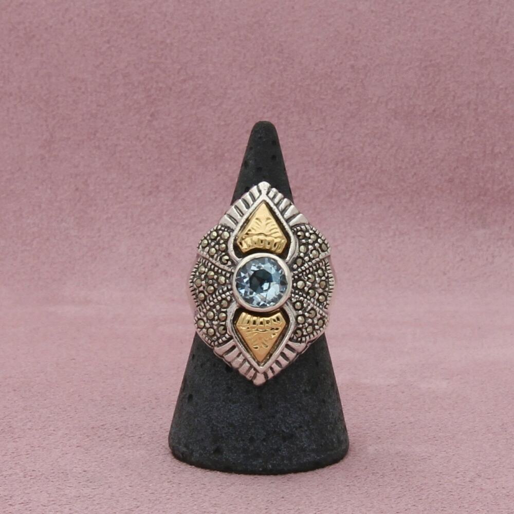 Elegant Gold and Silver Women's Ring